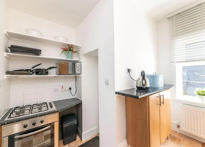 Lovely Main Door 1 Bedroom Holiday Flat With Patio