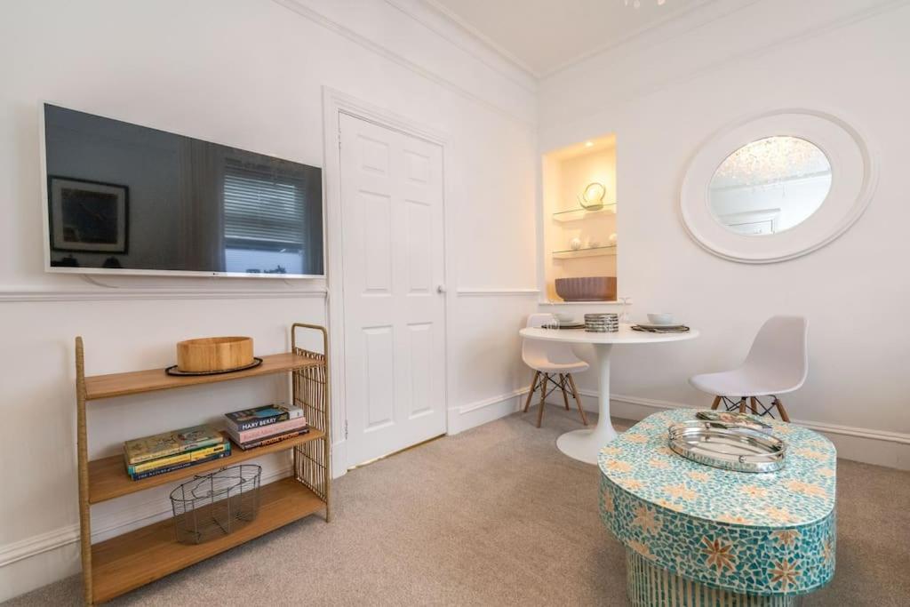 Apartamento Lovely Main Door 1 Bedroom Flat With Patio