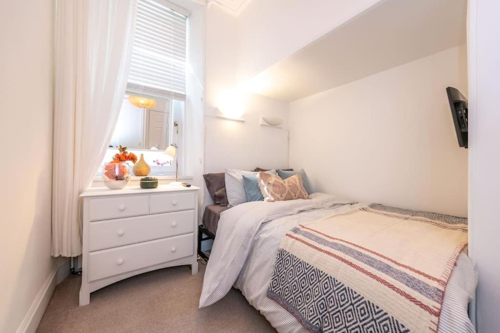 Lovely Main Door 1 Bedroom Flat With Patio Apartamento *