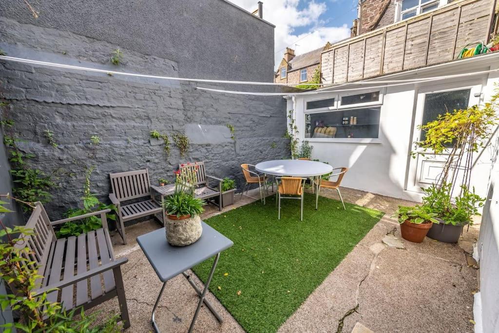 Lovely Main Door 1 Bedroom Flat With Patio Apartamento *